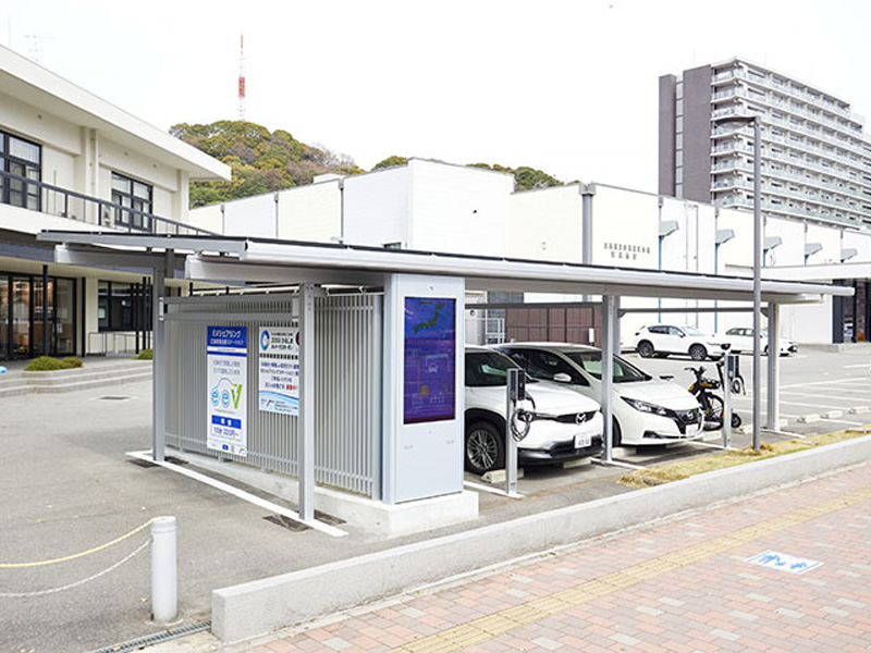 太陽光発電で自立稼働する「完全自給自足型電気カーシェアリングステーション」