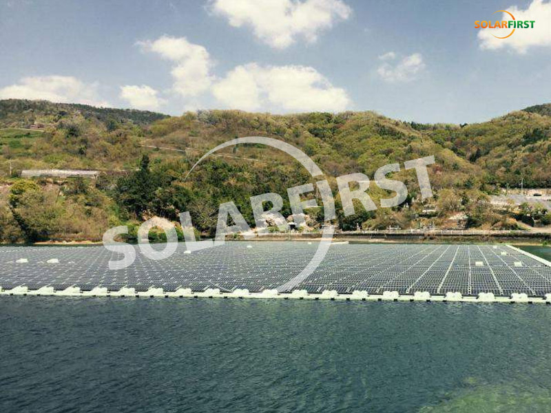 水面浮体式太陽光発電所についてご紹介します