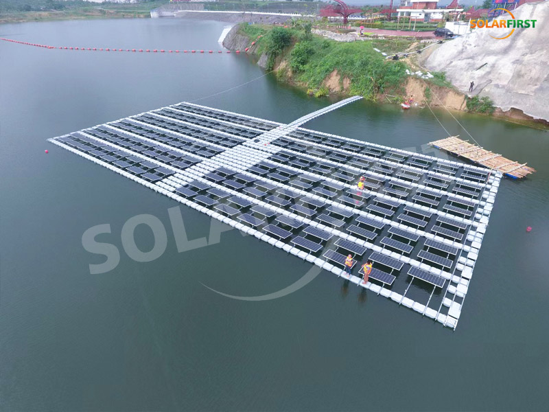 68KWpインドネシア浮体式太陽光発電所プロジェクト