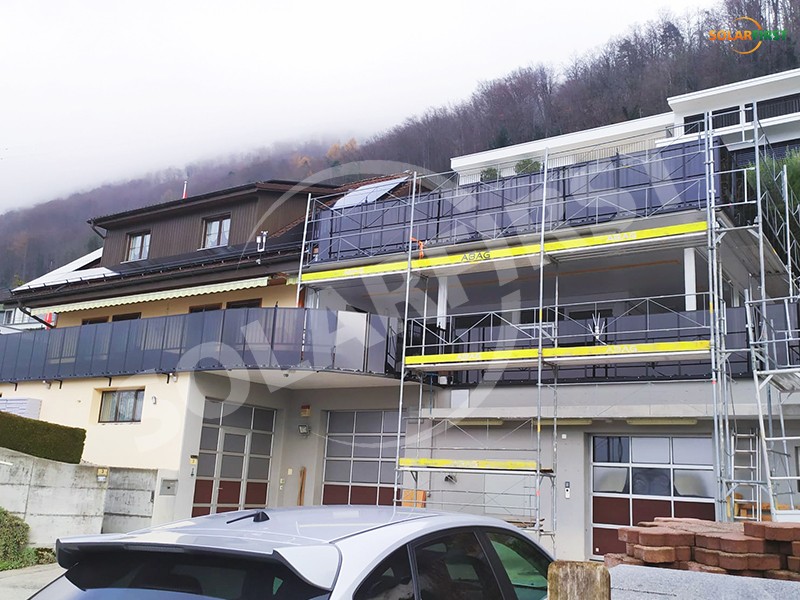 スイスの8KWp BIPVバルコニーフェンスプロジェクト