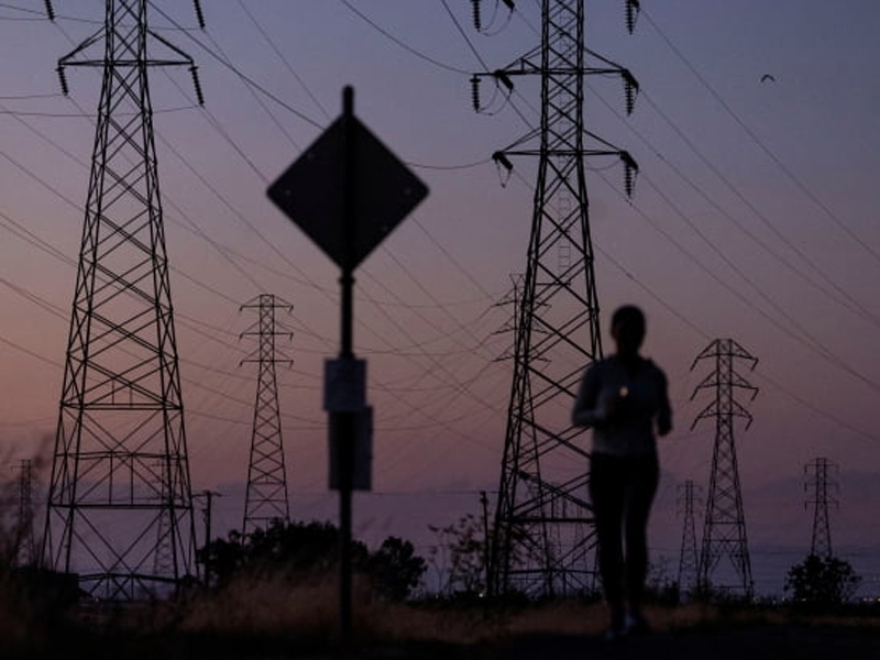 カリフォルニア州の停電危機は、停電と太陽光発電企業に注目を集める