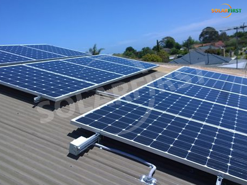 さまざまな種類の太陽光発電屋根設置システム