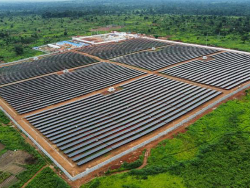 中国が支援する太陽光発電所が中央アフリカの電力不足を緩和